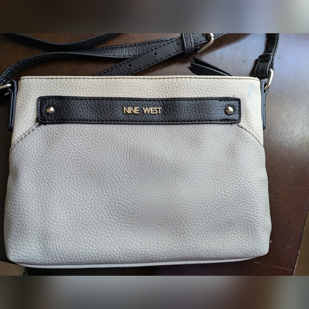 Nine West Gray Shoulder Bag With Black And White Details.